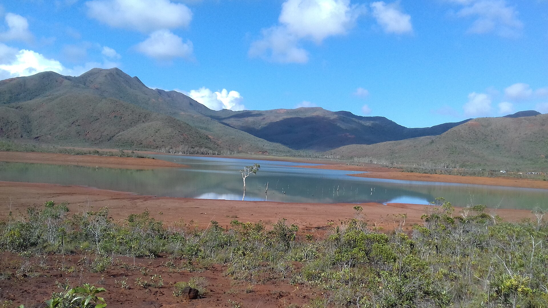 Sur la route de Yaté, la plaine des lacs