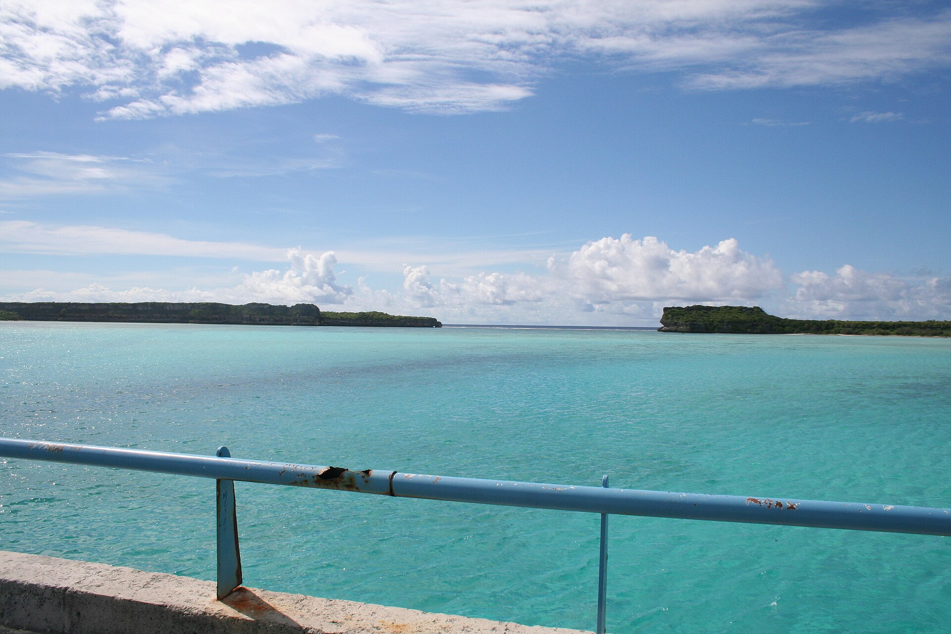 Bridge of Mouli between the two main islands of Ouvea